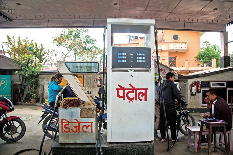 डिजेल-पेट्रोलको मूल्यमा सरकारको चर्को मूल्यवृद्धि, एकै चोटि १० रुपैयाँ  बढाउने निर्णय